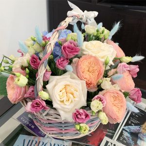 Корзина с цветами "Passion Dance"